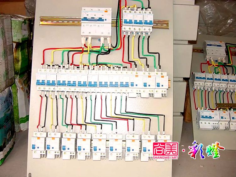 舉辦燈會(huì)用的彩燈是用三相電還是兩相電？